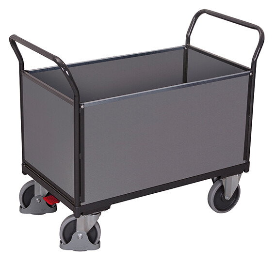 Vierwandwagen mit Holz Vierwandwagen mit Holz